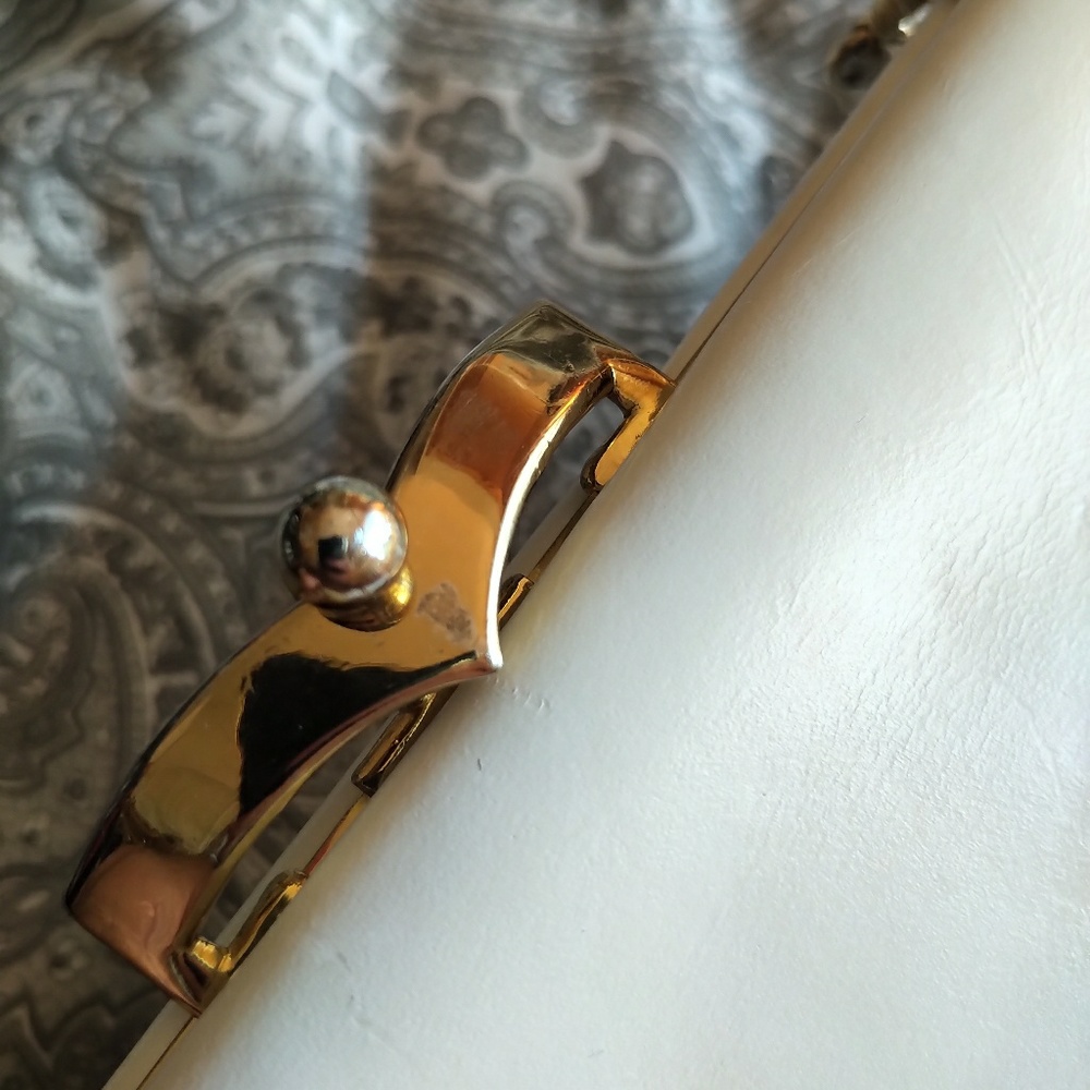 Vintage white leather purse - Picture 2 of 5